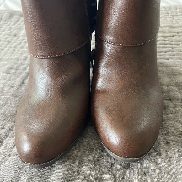 NWOT “leather” brown ankle booties lace up tie zippered size 9 heeled heels - Picture 6 of 7